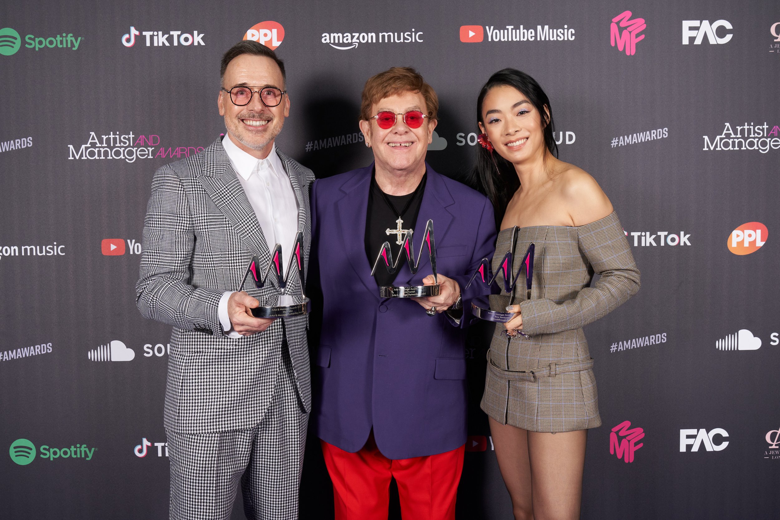 非売品 激レア ゴールデンディスク賞 盾トロフィー ひばり氷川きよし等